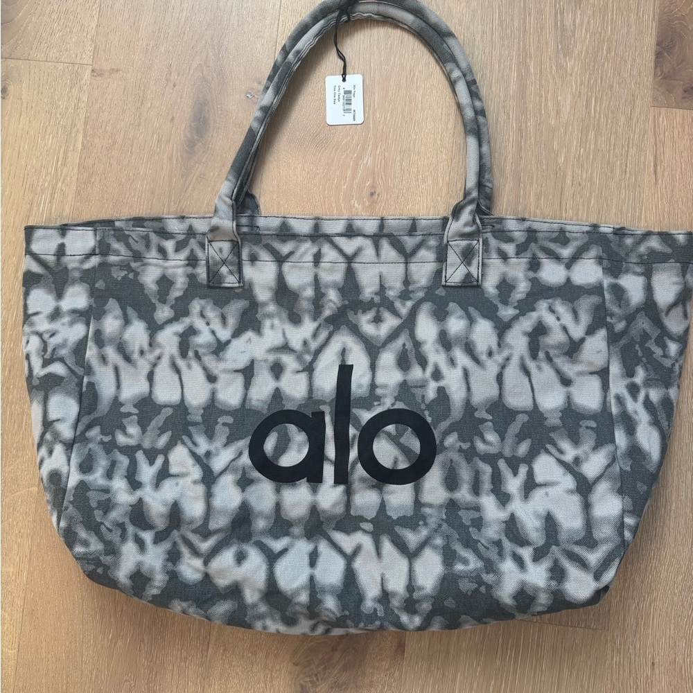 ALO Yoga Gray and Black Tote Bag with Logo